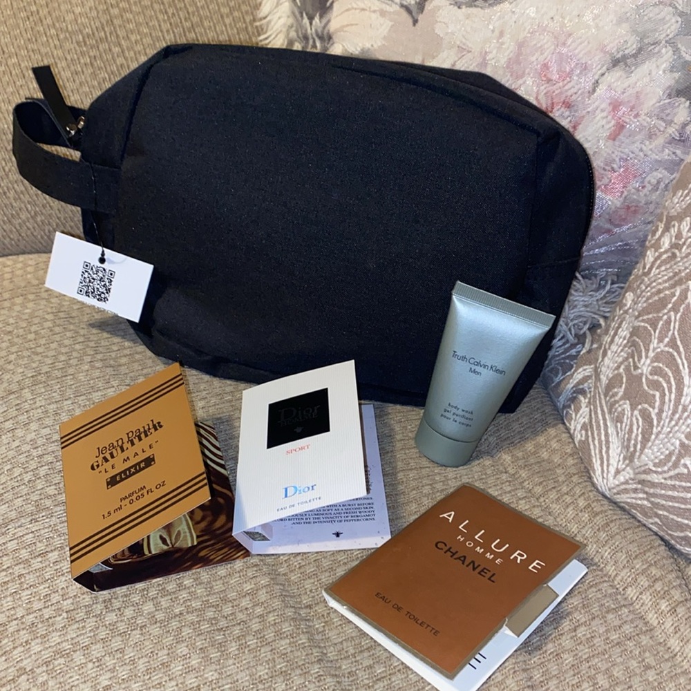 ♣️NWT AX Travel Toiletry Fabric Bag w/Two Cloth Masks, Body Gel & Fragrance